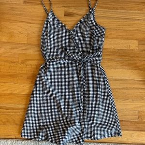adorable gingham dress perfect for summer